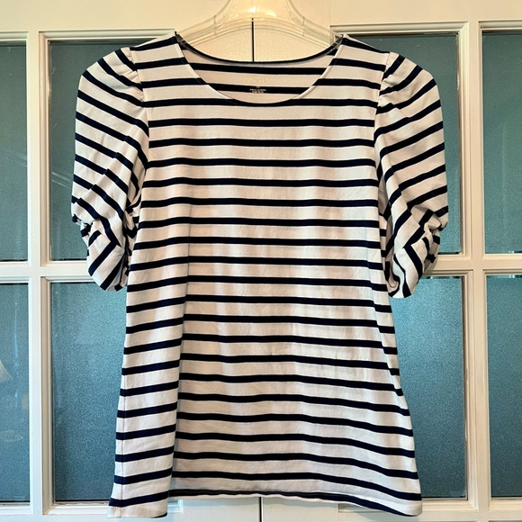 ✨GUC✨ LILLY PULITZER PUFF SLEEVE NAVY & WHITE STRIPPED SHIRT 💙🤍 - Picture 2 of 5